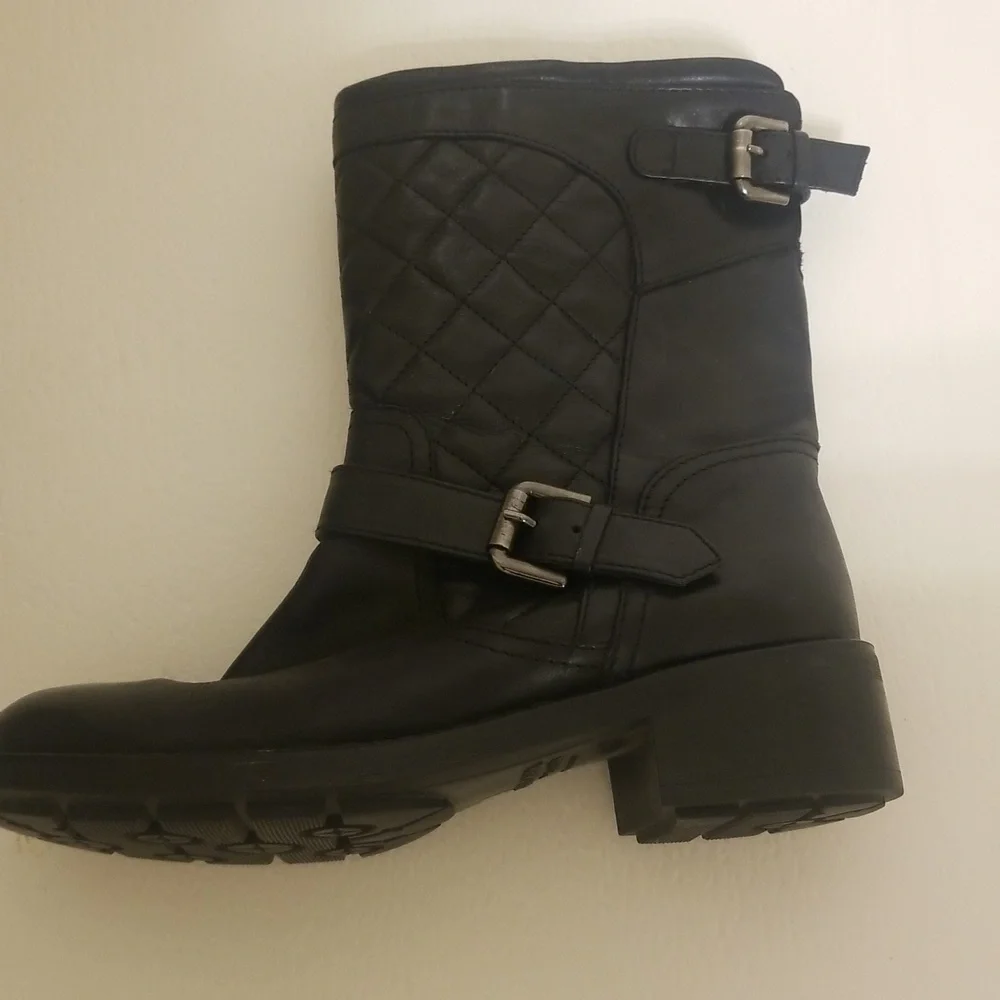Aquatalia black leather ankle boot. - Picture 4 of 5